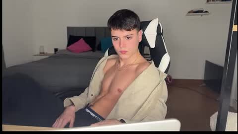 Snapshot of thomassex0 chatting on July 2026 04:29:01 AM Thomas online show from July 2026 04:29:01 AM