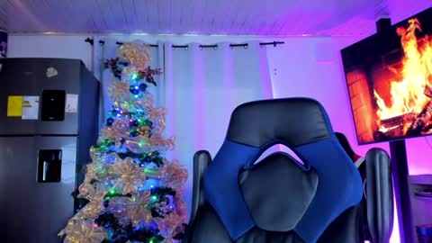 Snapshot of thomklein chatting on December 2024 07:59:02 PM Thom Klein online show from December 2024 07:59:02 PM