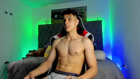 Snapshot of thomklein chatting on January 2025 08:26:02 PM Thom Klein online show from January 2025 08:26:02 PM