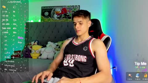 Snapshot of thomklein chatting on January 2025 07:12:01 PM Thom Klein online show from January 2025 07:12:01 PM