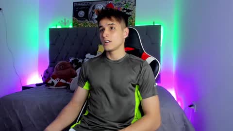 Snapshot of thomklein chatting on January 2025 07:00:01 PM Thom Klein online show from January 2025 07:00:01 PM