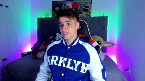 Snapshot of thomklein chatting on February 2025 06:38:01 PM Thom Klein online show from February 2025 06:38:01 PM