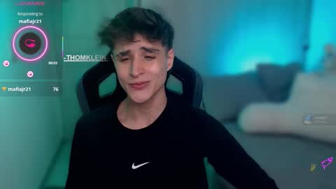 Snapshot of thomklein chatting on September 2025 05:26:03 PM Thom Klein online show from September 2025 05:26:03 PM