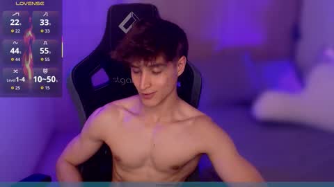 Snapshot of thomklein chatting on October 2025 10:05:01 PM Thom Klein online show from October 2025 10:05:01 PM