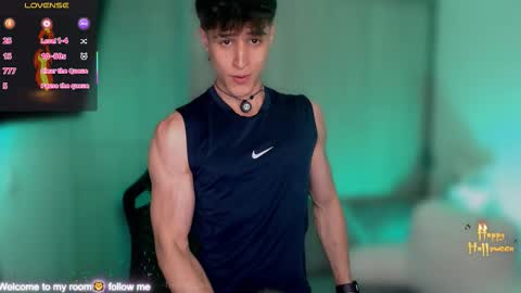 Snapshot of thomklein chatting on October 2025 06:50:02 PM Thom Klein online show from October 2025 06:50:02 PM