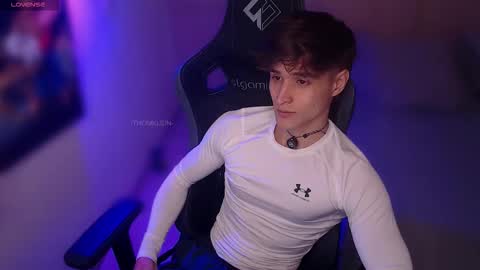 Snapshot of thomklein chatting on October 2025 08:06:02 PM Thom Klein online show from October 2025 08:06:02 PM