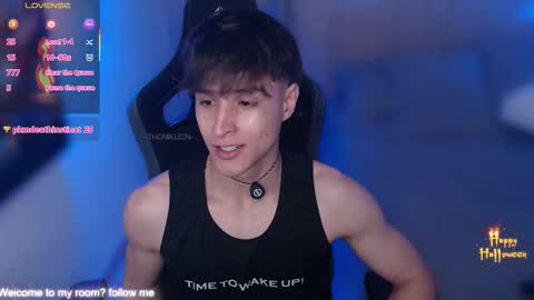 Snapshot of thomklein chatting on October 2025 06:17:02 PM Thom Klein online show from October 2025 06:17:02 PM