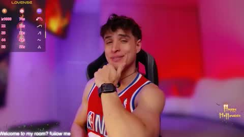 Snapshot of thomklein chatting on October 2025 07:25:02 PM Thom Klein online show from October 2025 07:25:02 PM