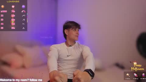 Snapshot of thomklein chatting on October 2025 07:35:02 PM Thom Klein online show from October 2025 07:35:02 PM