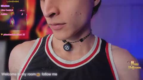 Snapshot of thomklein chatting on October 2025 07:34:02 PM Thom Klein online show from October 2025 07:34:02 PM