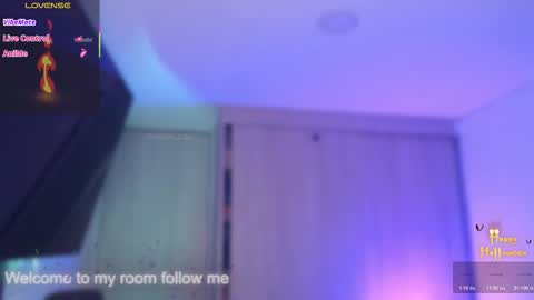 Snapshot of thomklein chatting on November 2025 07:04:02 PM Thom Klein online show from November 2025 07:04:02 PM