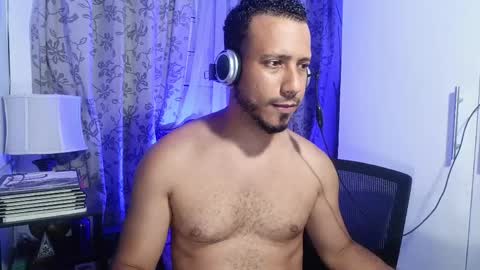 Snapshot of thommerxxx chatting on May 2026 04:41:01 AM Thom online show from May 2026 04:41:01 AM