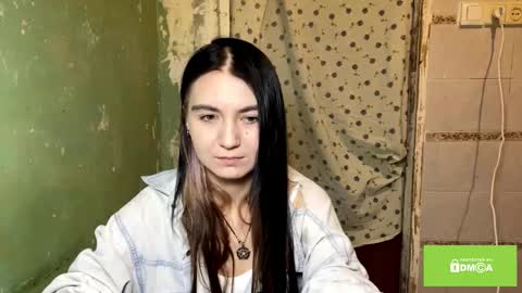 Lola  3 a gift for every fan club member online show from February 2026 10:02:01 PM