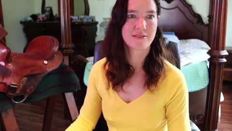 Snapshot of thornbury_rose chatting on March 2026 07:43:02 PM ThornburyRose online show from March 2026 07:43:02 PM