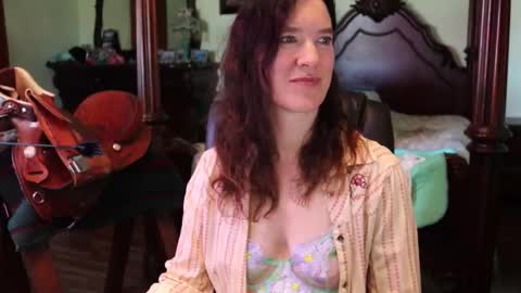 Snapshot of thornbury_rose chatting on March 2026 07:09:01 PM ThornburyRose online show from March 2026 07:09:01 PM