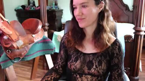 Snapshot of thornbury_rose chatting on March 2026 06:03:01 PM ThornburyRose online show from March 2026 06:03:01 PM