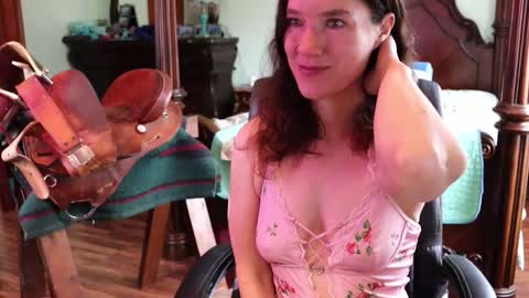 Snapshot of thornbury_rose chatting on March 2026 06:24:01 PM ThornburyRose online show from March 2026 06:24:01 PM