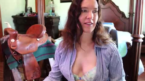 Snapshot of thornbury_rose chatting on March 2026 06:34:01 PM ThornburyRose online show from March 2026 06:34:01 PM