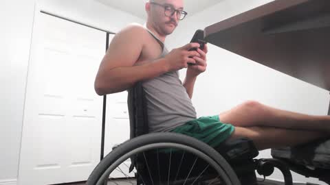 Snapshot of thr0bert0 chatting on October 2025 07:56:02 PM Throbby online show from October 2025 07:56:02 PM