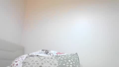 three legs24cm online show from February 2026 09:19:02 PM