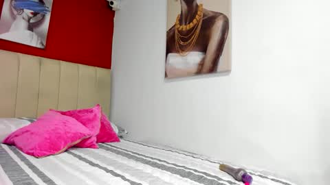 Snapshot of thriana_moon chatting on March 2026 02:04:01 AM thriana online show from March 2026 02:04:01 AM