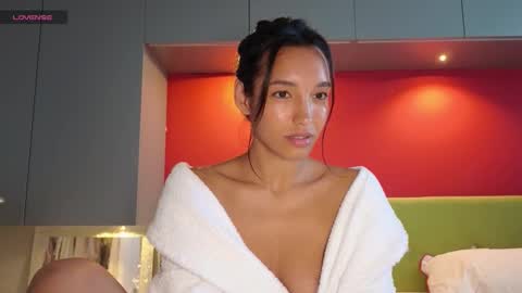 Snapshot of tia_j chatting on September 2025 05:53:02 AM tia_j online show from September 2025 05:53:02 AM