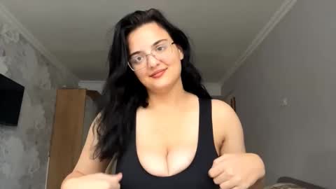 Snapshot of tiameakin chatting on November 2025 09:20:01 AM Mary online show from November 2025 09:20:01 AM