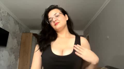 Snapshot of tiameakin chatting on November 2025 10:45:02 AM Mary online show from November 2025 10:45:02 AM