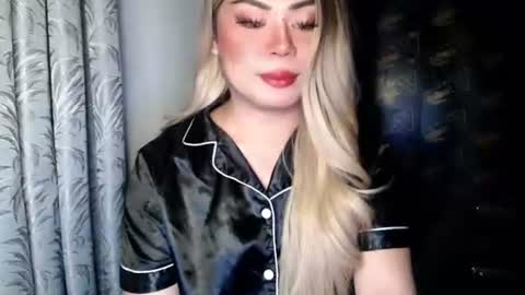 arianna tiara online show from November 2025 03:47:01 PM