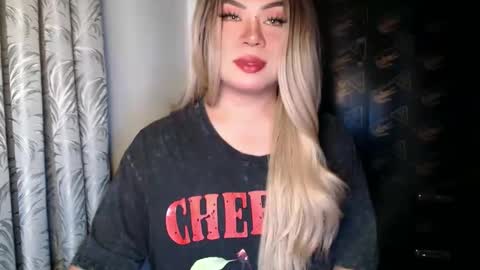 arianna tiara online show from December 2025 04:11:01 PM