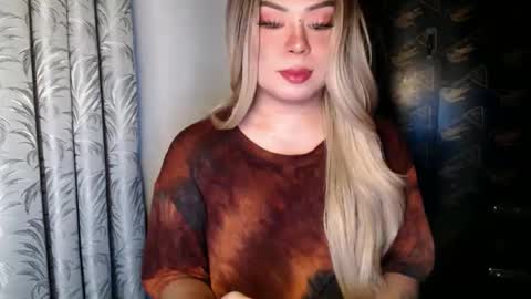 arianna tiara online show from December 2025 02:01:02 PM