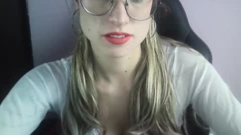 Snapshot of tifanny_a chatting on March 2025 03:27:02 PM Tifanny online show from March 2025 03:27:02 PM