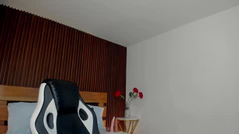 T I F F A N N Y online show from February 2026 12:21:01 PM