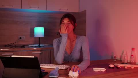 Im here on Fridays Saturdays Sundays  online show from September 2025 05:40:02 PM