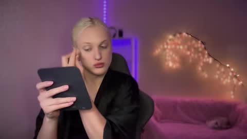 Amira online show from October 2025 10:08:02 AM