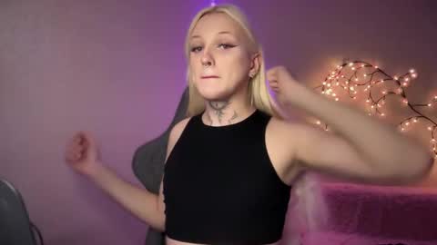 Amira online show from November 2025 09:42:02 AM