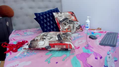 Snapshot of tiffany_hot19_ chatting on February 2025 03:27:02 PM tiffany online show from February 2025 03:27:02 PM