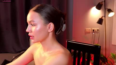 Snapshot of tiffany_sweetie chatting on December 2025 11:48:01 AM Tiffany online show from December 2025 11:48:01 AM