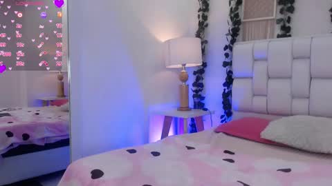  Tiffany  online show from November 2025 07:48:02 PM