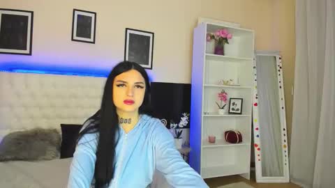 Tiffani online show from March 2026 01:50:02 PM