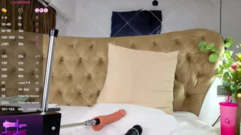 Tiffany online show from October 2025 03:04:02 AM