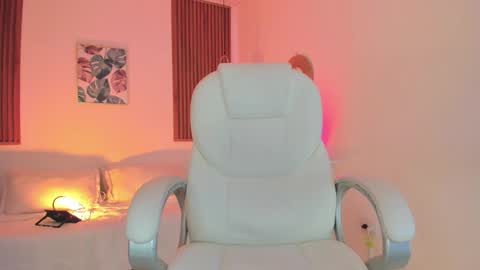 Snapshot of tiffanywright_ chatting on October 2025 01:10:01 PM Tiffany online show from October 2025 01:10:01 PM