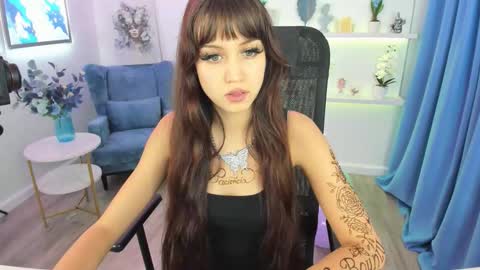 tiffanyyoun online show from December 2025 07:08:02 PM