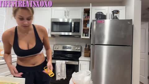 Tiffstreatsxoxo online show from May 2026 06:35:02 PM