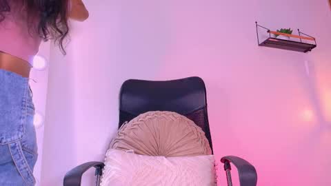 Tiffany  online show from October 2025 08:06:02 PM