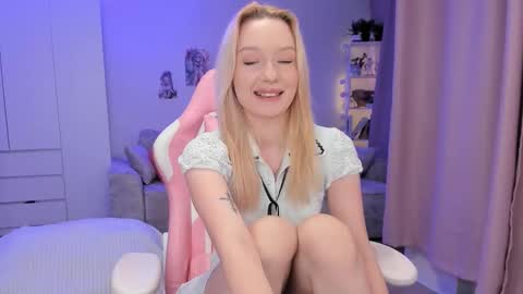 Tiffany online show from November 2025 03:17:02 AM