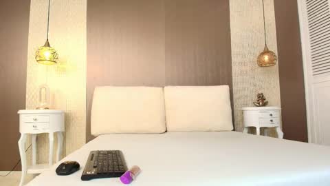 T I F F A N Y online show from December 2025 07:41:01 PM