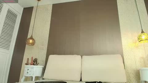 T I F F A N Y online show from February 2026 08:25:02 PM