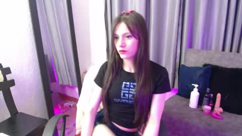 tiinajonus_ online show from April 2026 04:04:01 AM