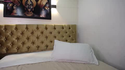 Snapshot of tiiny_emilly chatting on November 2025 12:40:02 PM tiiny emilly online show from November 2025 12:40:02 PM